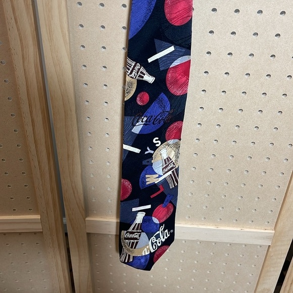🍀5/$25🍀 Vintage Coca-Cola Tie - Picture 3 of 8